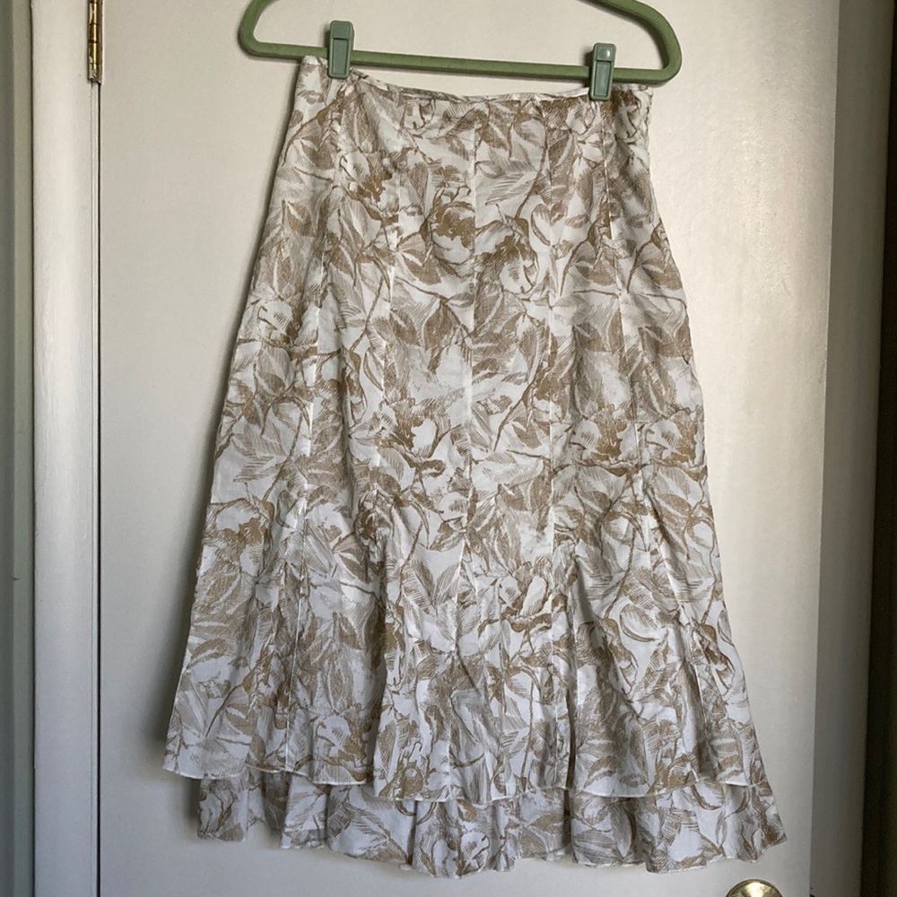 COLDWATER CREEK tan & white skirt with a little swirl at the bottom. Size Small.